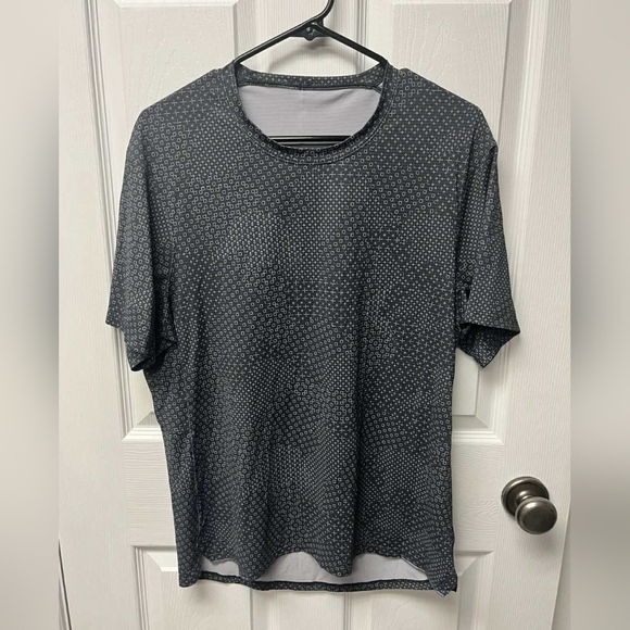 Lululemon Mens Run Out Short Sleeve - M/L - Picture 2 of 4